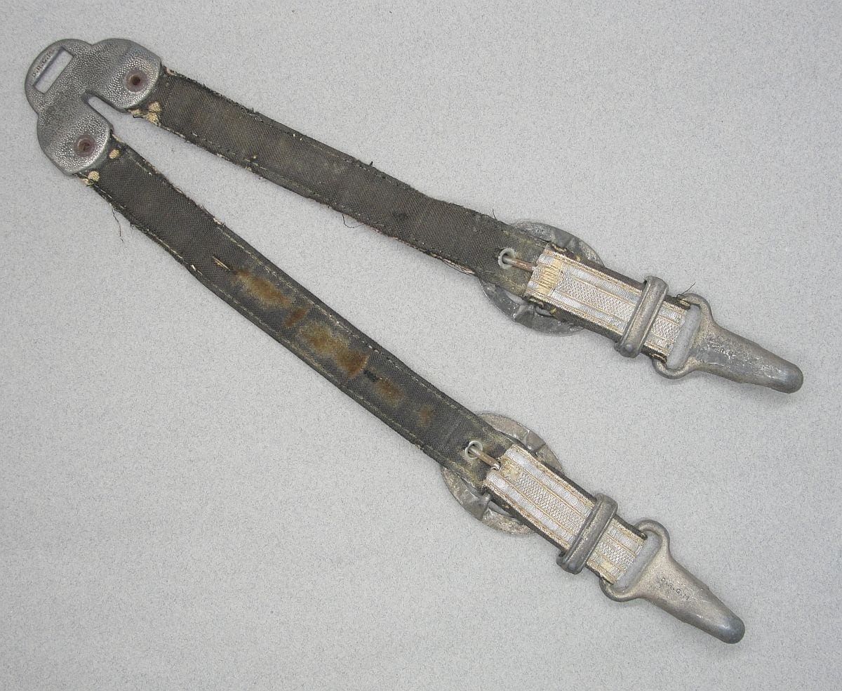 Deluxe Horseshoe Army Dagger Hangers