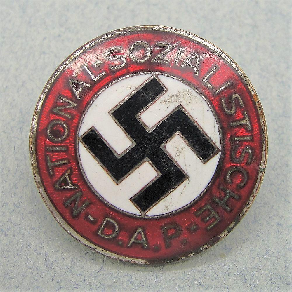 NSDAP Membership Badge by "DESCHLER u SOHN MÜNCHEN"