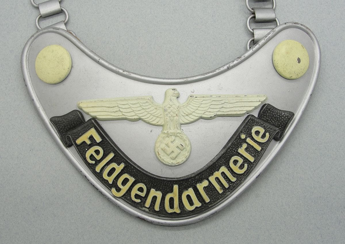 Army/Waffen-SS Field Police (Feldgendarmerie) Gorget