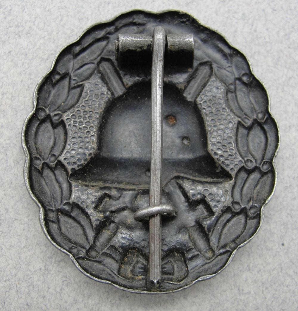 World War One Wound Badge, Black Grade, Duckbill Helmet