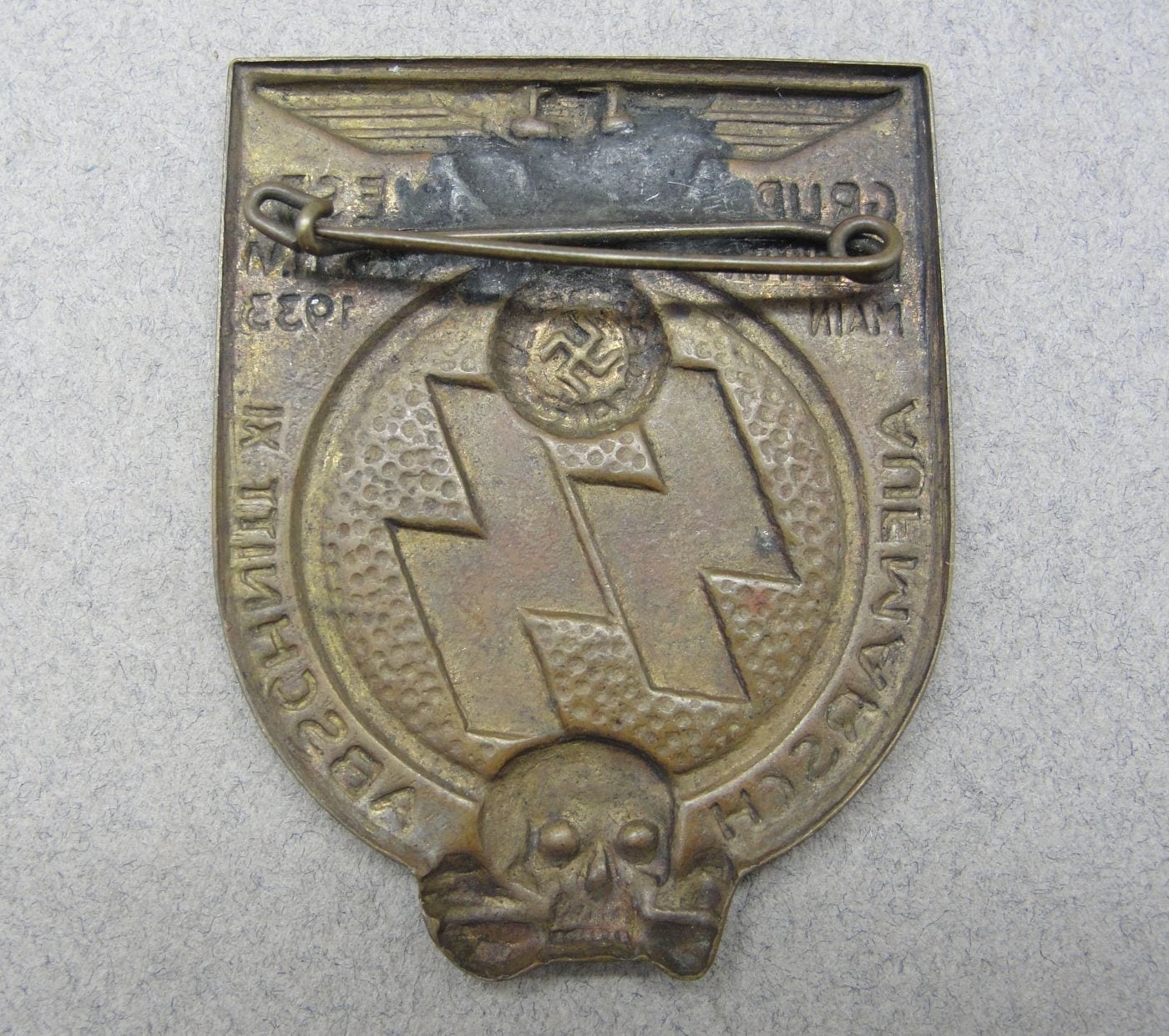 1933 SS "GRUPPE WEST FRANKFURT MAIN AUFMARSCH ABSCHNITT XI" Badge
